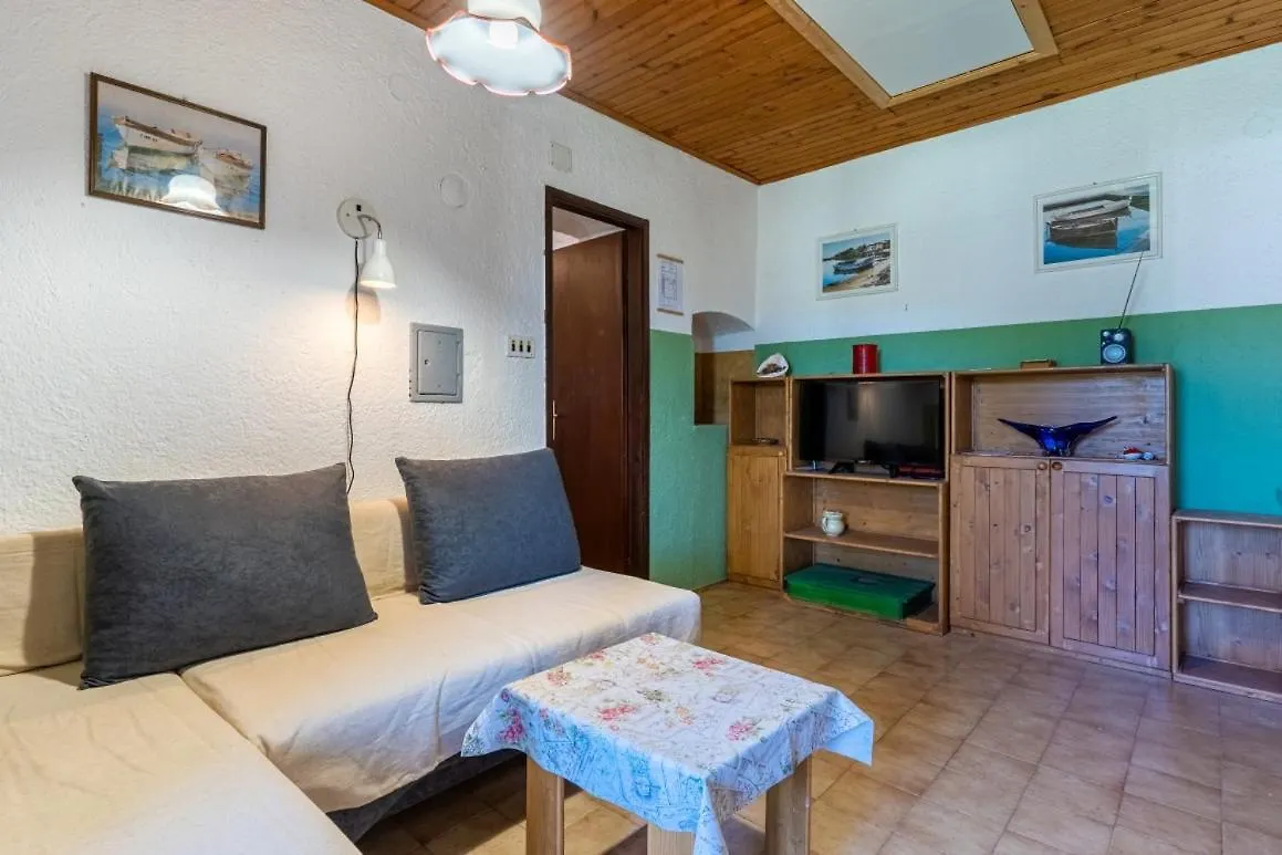 Holiday Apartment In Stivan With Balcony, Air Conditioning, Wifi, Washing Machine 5196-1 Pernat