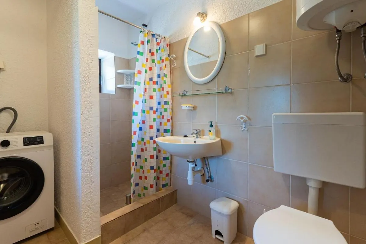 Holiday Apartment In Stivan With Balcony, Air Conditioning, Wifi, Washing Machine 5196-1 Pernat